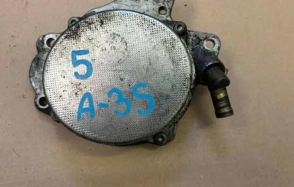Volkswagen Amarok Vacuum pump 03L145100H 03L145100
