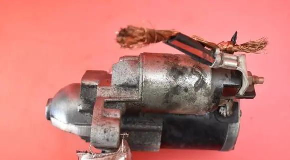 Nissan Pulsar Starter motor 233006867R