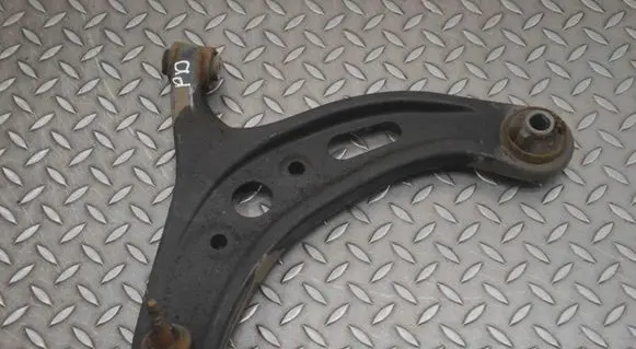 Nissan Qashqai Front lower control arm/wishbone