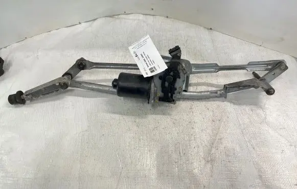 Volvo S60 Front wiper linkage and motor 182395