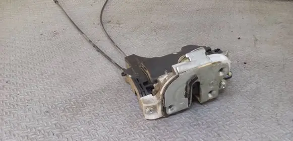 Mitsubishi Lancer VIII Rear door lock