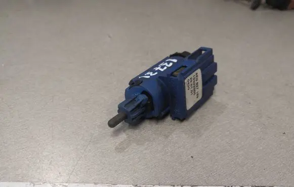 Audi A4 S4 B6 8E 8H Brake pedal sensor switch 8E0927189 19322005