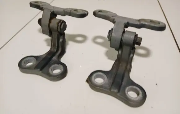Volvo V50 Front door hinge set 