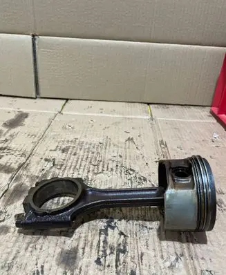 Volvo S40 Piston with connecting rod 83L38