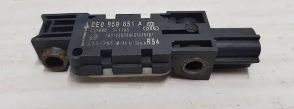 Audi A3 S3 8P Airbag deployment crash/impact sensor 8E0959651A 081105 011486