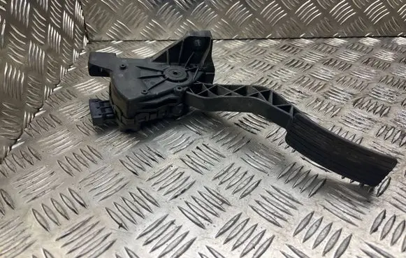 Mitsubishi Colt Accelerator throttle pedal A4543000104