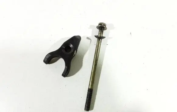 Toyota Corolla E120 E130 Fuel Injector clamp holder