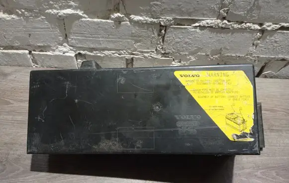 Volvo XC90 Battery box tray 8697004