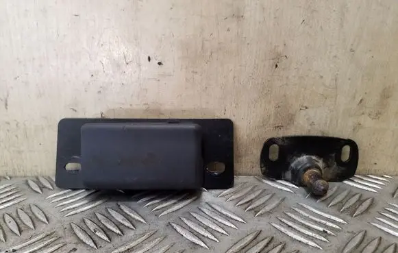 Opel Vivaro Loading door lock loop/hook striker 