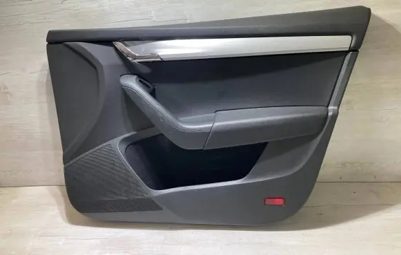 Skoda Octavia Mk3 (5E) Front door card panel trim