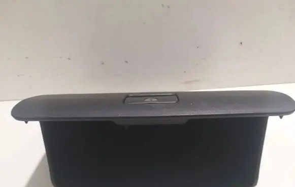 Toyota Corolla Verso AR10 Glove box