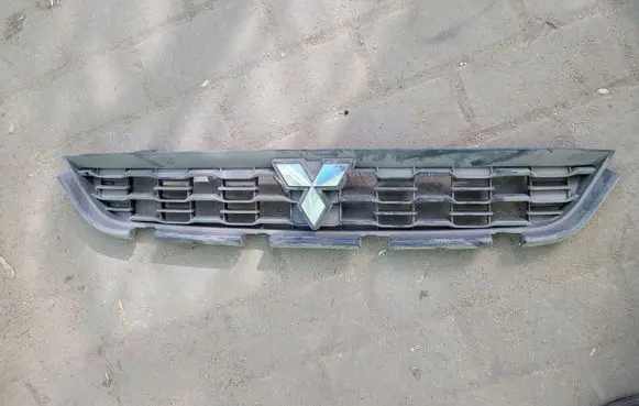 Mitsubishi ASX Front bumper upper radiator grill 6402A318