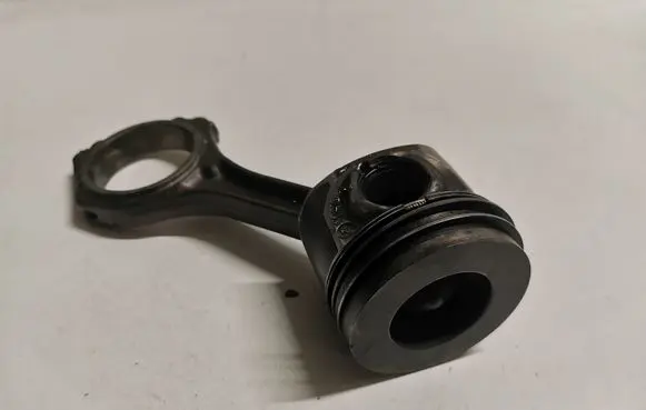 Audi A8 S8 D3 4E Piston with connecting rod 057A