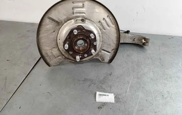 Front wheel hub spindle knuckle