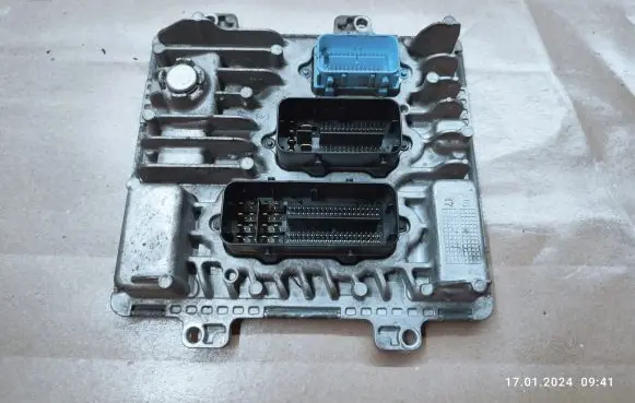 Opel Mokka X Engine control unit/module 55501572