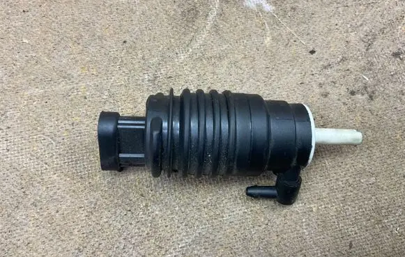 Renault Megane III Windscreen/windshield washer pump 11995 5112