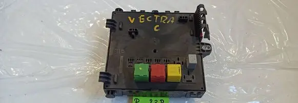Opel Vectra B Fuse module 13112912