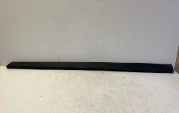 Volvo V70 Front door trim (molding) 9484226