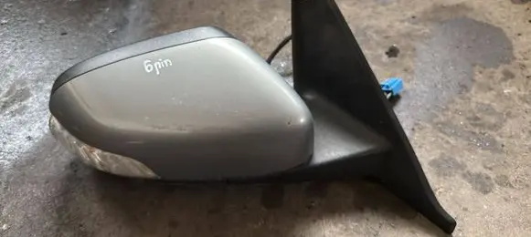 Volvo V50 Front door electric wing mirror 