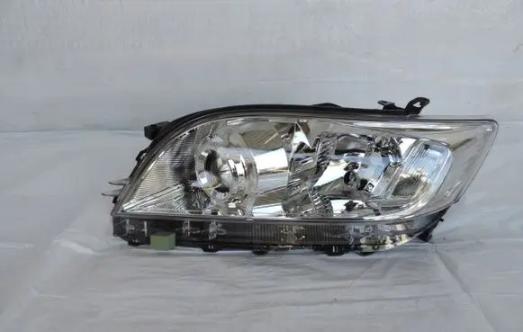 Toyota RAV 4 (XA10) Headlight/headlamp 81170-42501