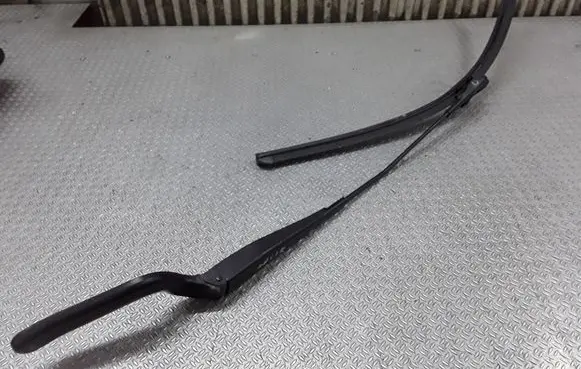 Ford C-MAX I Windshield/front glass wiper blade 3M5117526