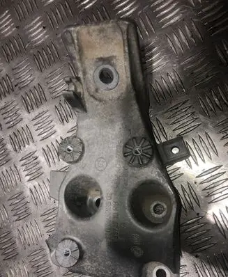 BMW 2 F22 F23 Gearbox mounting bracket 18574710