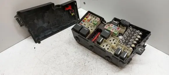 Volvo V50 Fuse box set 8688040 518818000 30728347