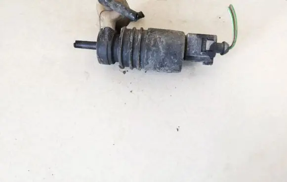Volkswagen Golf IV Windscreen/windshield washer pump