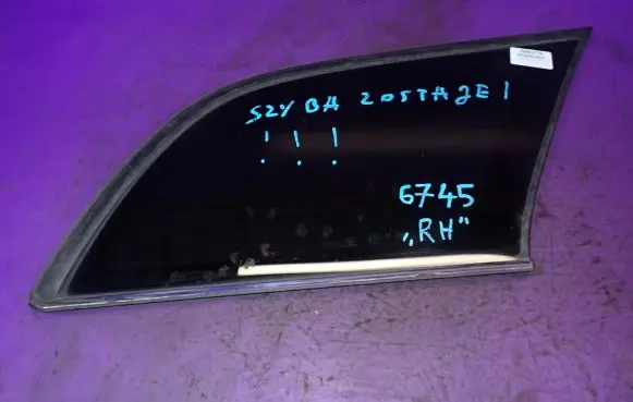 Toyota Avensis T250 Rear side window