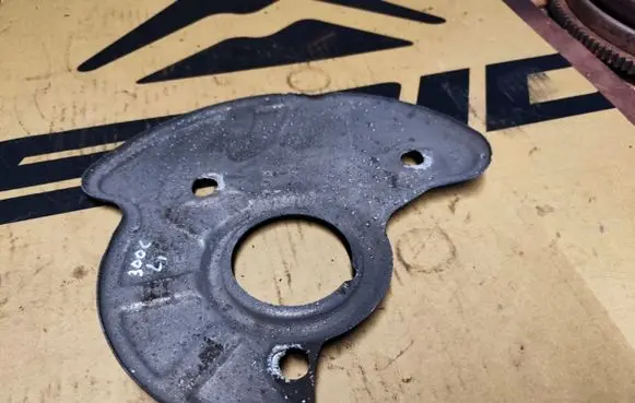 Chrysler 300 - 300C Front brake disc dust cover plate 