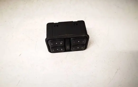 Opel Zafira A Electric window control switch 13363401