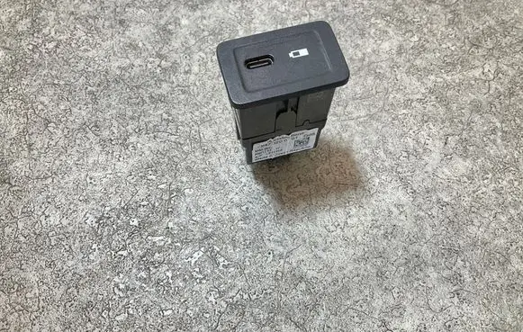 Mercedes-Benz Sprinter W907 W910 USB socket connector A2478200101 HW1744