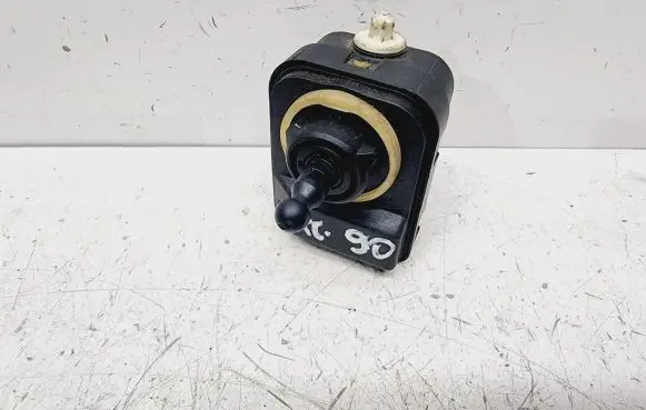 Headlight level adjustment motor