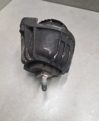 Engine mount bracket