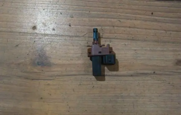 Mazda 2 Brake pedal sensor switch