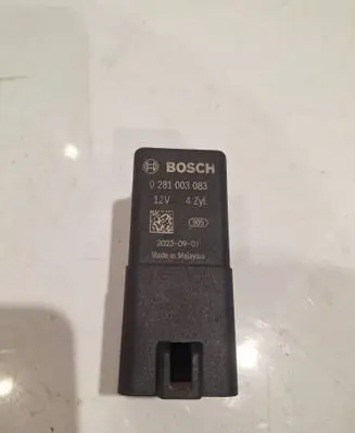 Volkswagen PASSAT B6 Glow plug pre-heat relay 0281003083 20230901