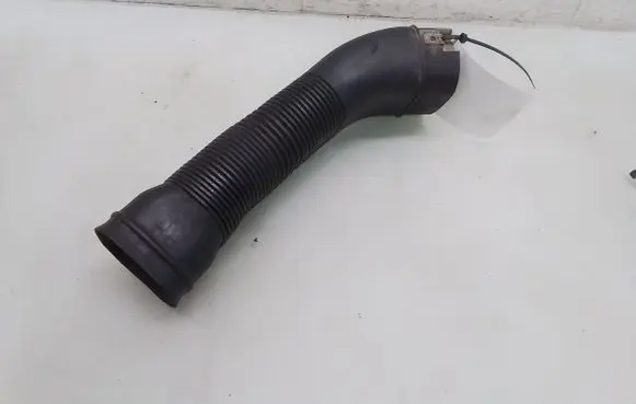 Volkswagen Fox Air intake hose/pipe 6Q0129618
