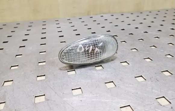 Mitsubishi Pajero Front fender indicator light