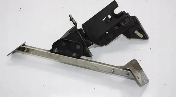 Audi A8 S8 D3 4E Fender mounting bracket 4E0805463F