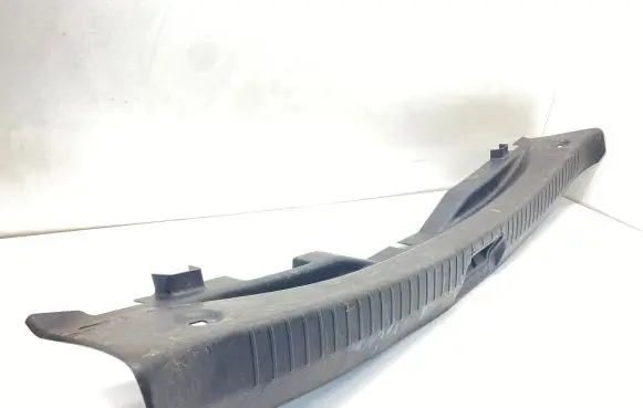 Trunk/boot sill cover protection