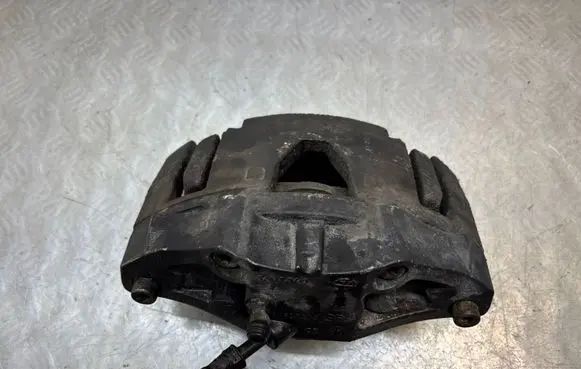 Volvo XC90 Front brake caliper 30657303
