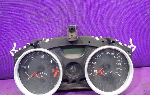 Renault Megane II Speedometer (instrument cluster) 