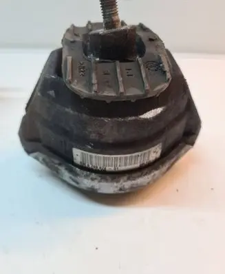 BMW 5 E60 E61 Engine mount bracket 6769874