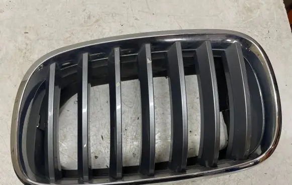 BMW X5 E70 Front bumper upper radiator grill 7171395