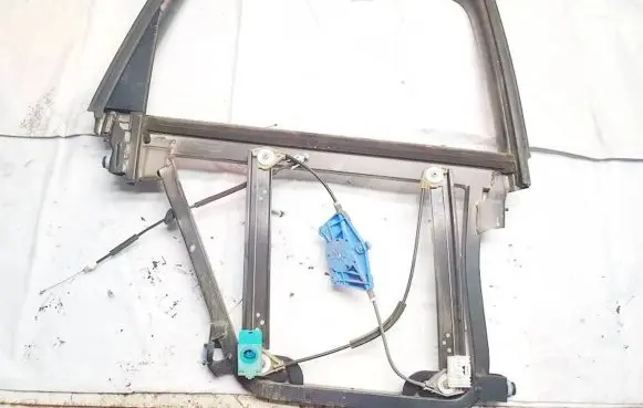 Porsche Cayenne (9PA) Rear door window/glass frame 