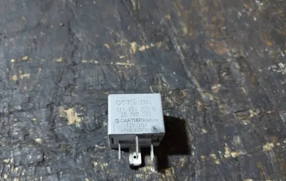 Volkswagen PASSAT B4 Other relay 141951253B 20240072