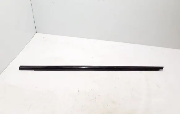 Mercedes-Benz GLC C254 Front door glass trim molding A2547200700