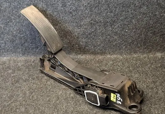 Mercedes-Benz ML W164 Accelerator throttle pedal A1643000004