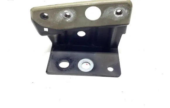 Nissan Qashqai Fender mounting bracket