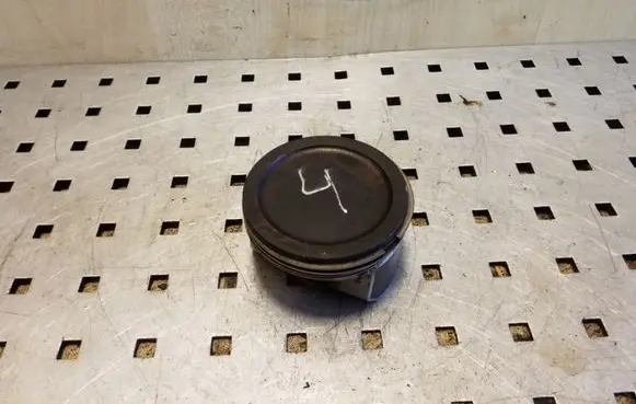 Volkswagen Golf V Piston 